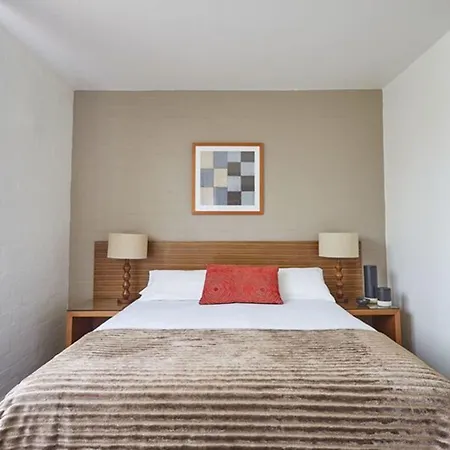 Soya On Davis Apartment Hotel-3